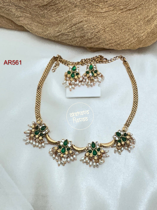 Lotus Short Chocker