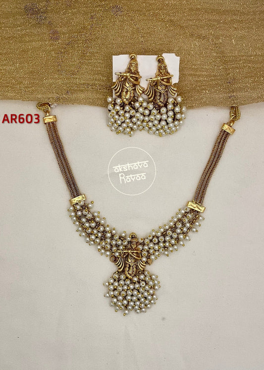 Kemp Necklace (white)